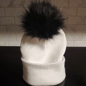 1 White Adult hat w/ 1 Black detachable pom. Called 'OREO'. I make others.